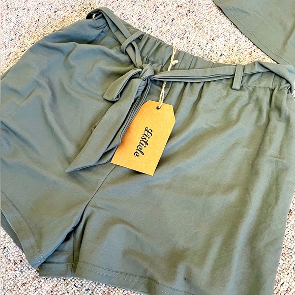 2 piece set - Picture 2 of 10